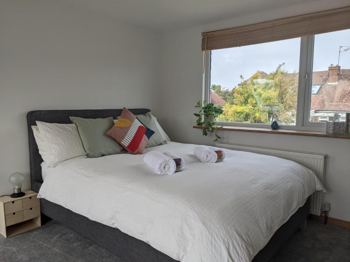 *Large Unique Retro Private Attic & Bathroom* Brighton ภายนอก รูปภาพ