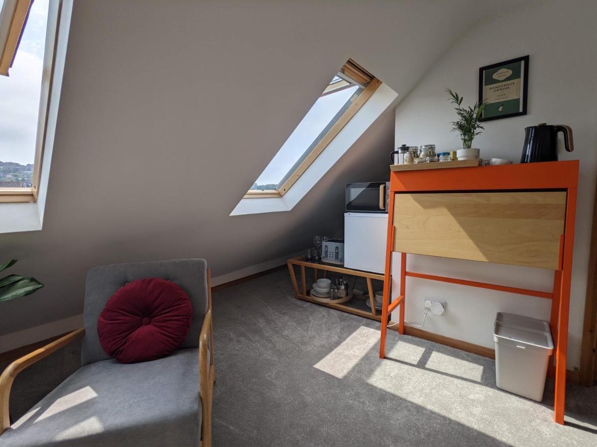 *Large Unique Retro Private Attic & Bathroom* Brighton ภายนอก รูปภาพ