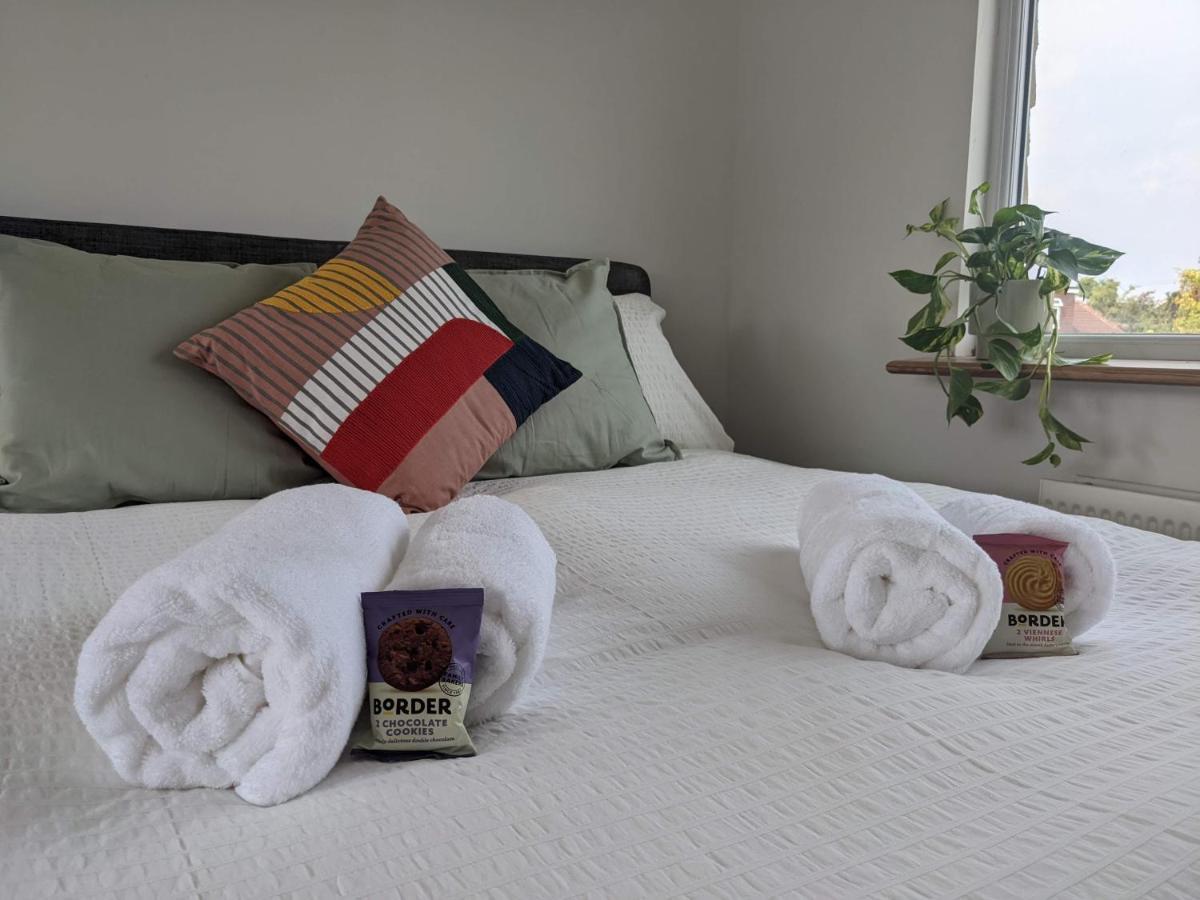 *Large Unique Retro Private Attic & Bathroom* Brighton ภายนอก รูปภาพ