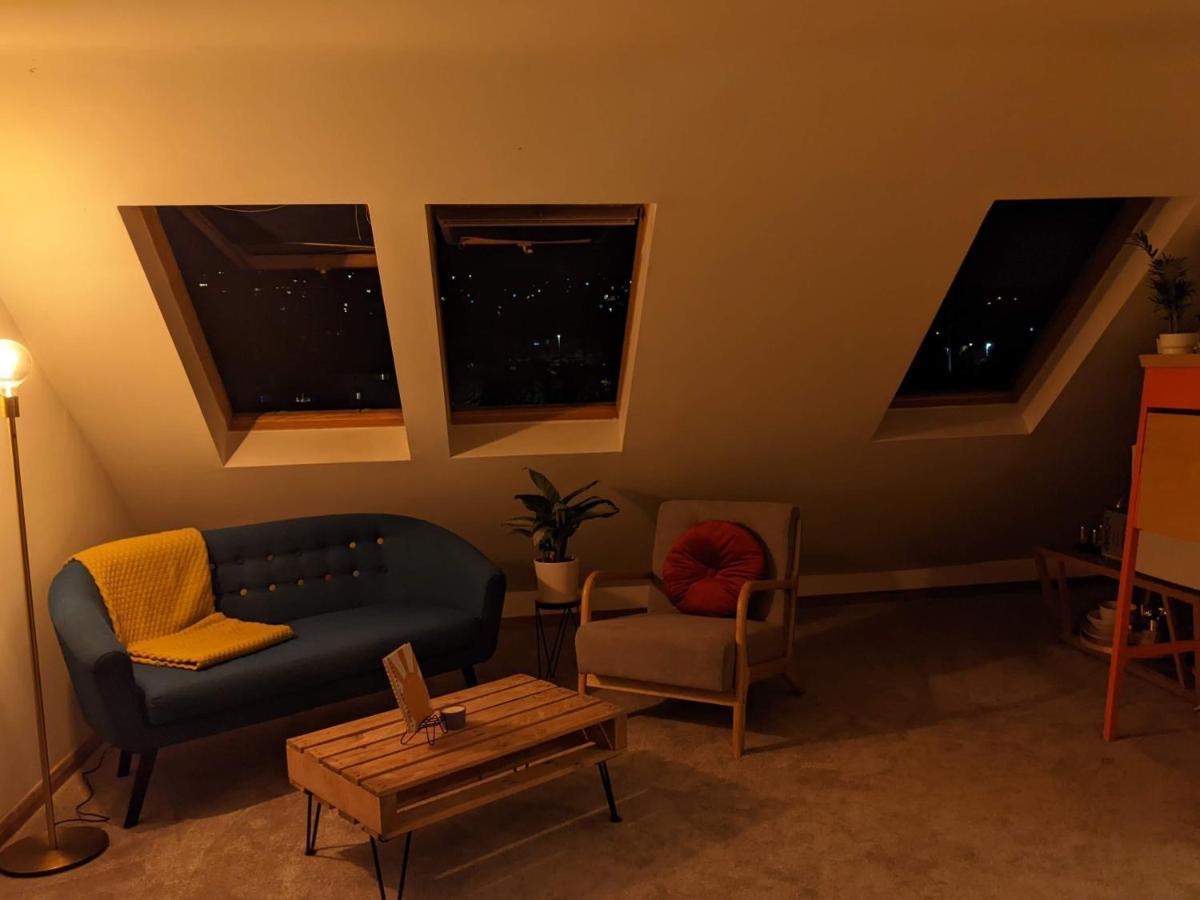 *Large Unique Retro Private Attic & Bathroom* Brighton ภายนอก รูปภาพ