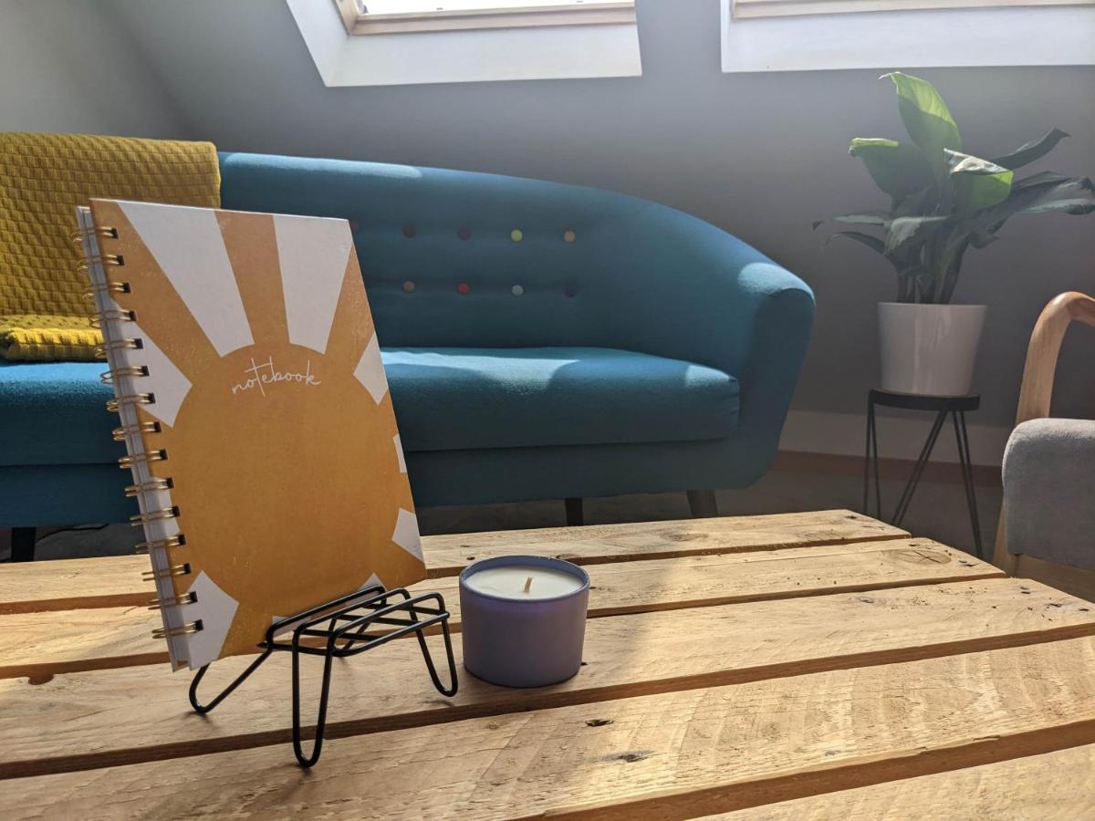 *Large Unique Retro Private Attic & Bathroom* Brighton ภายนอก รูปภาพ